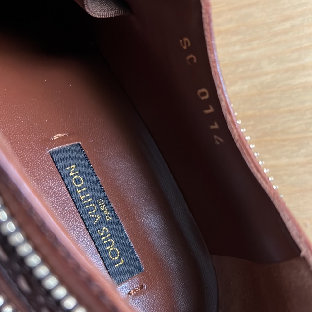 Classy Louis Vuitton shoe - gently worn - Picture 7 of 9